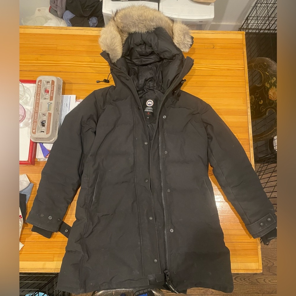 Canada goose size L - worn but great condition!